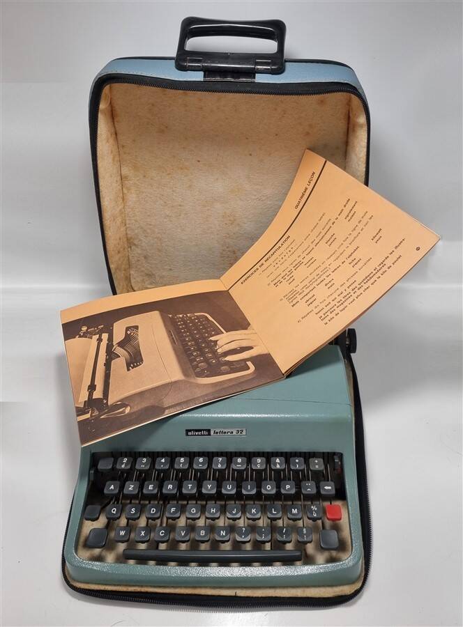 Olivetti Lettera 32 typewriter