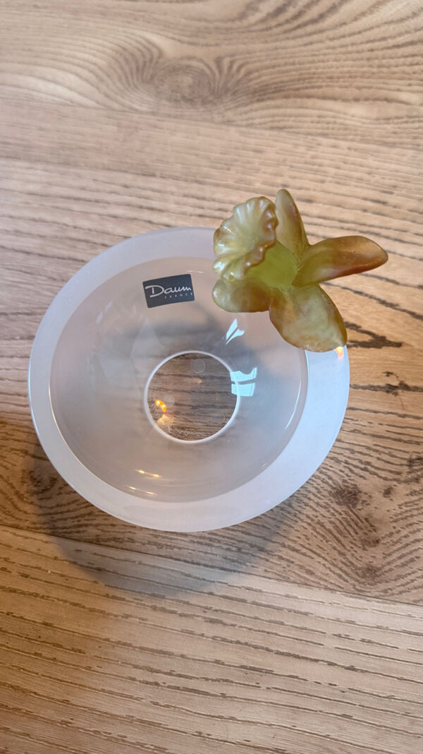 Coupe Daum France en cristal sculpté – Décor floral en pâte de cristal