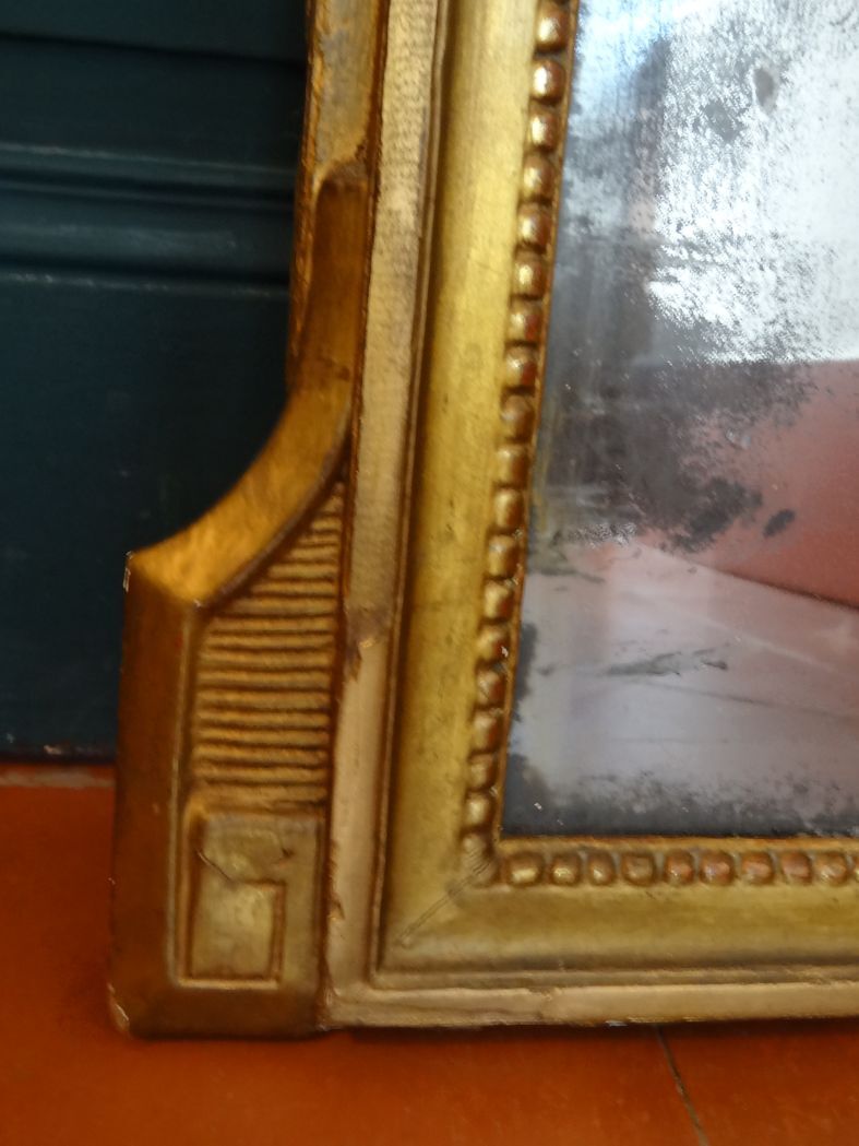 Louis XVI mirror (eighteenth century) in gilded stucco wood H 80 cm