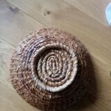 Round basket flared in straw