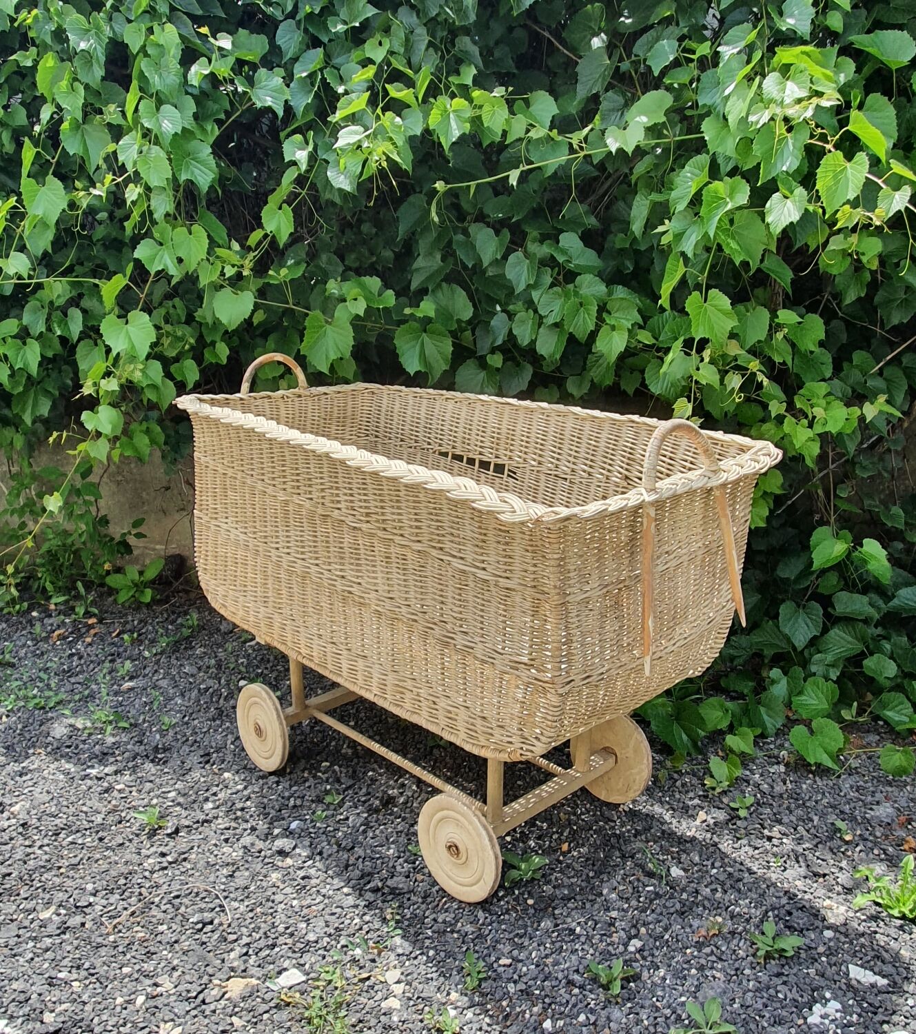 Rattan basket cradle