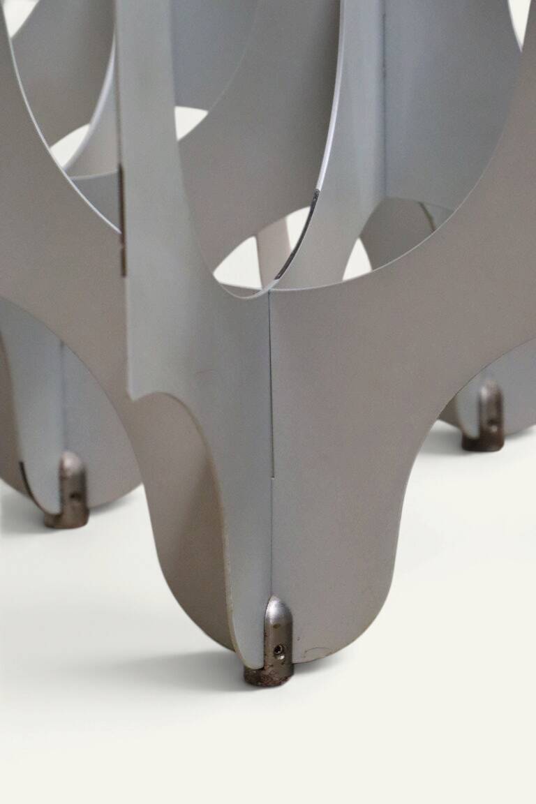 Minimalist sculptural coffee table in metal and glass – 1970