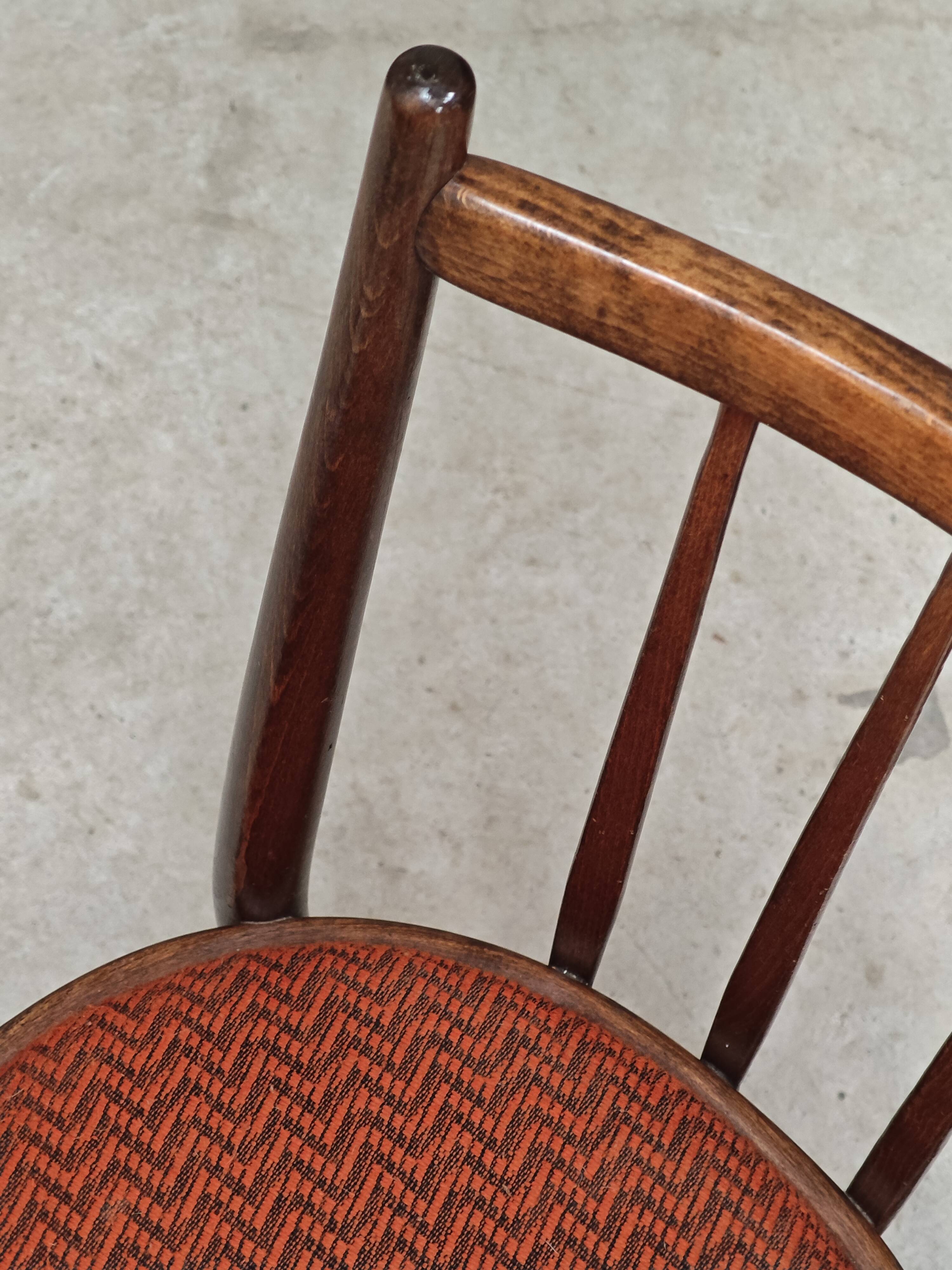 Set of 4 dining chairs TON Bystrice Antonin Suman orange fabric