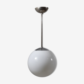 Suspension moderniste, 1935, verre opaline, chrome