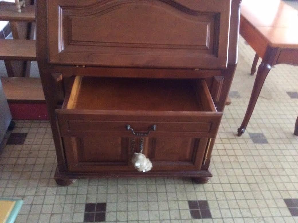 Vertical cherry secretary