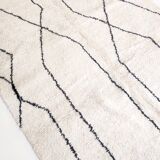 Moroccan Berber carpet Beni Ouarain ecru with black patterns 3.13x1.99m