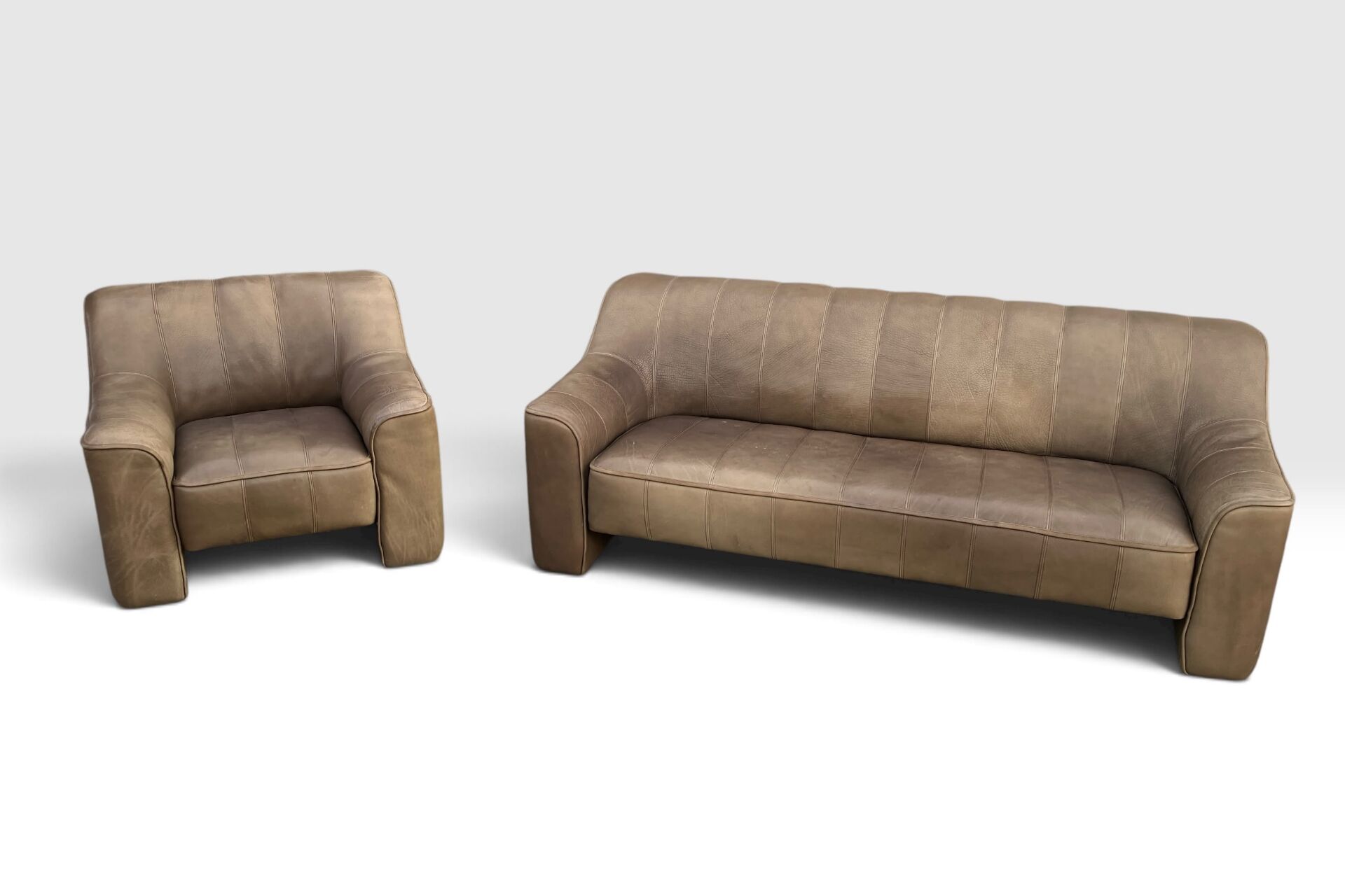 De Sede DS-44 Sofa & Armchair Set – Buffalo Leather – Switzerland, circa 1970
