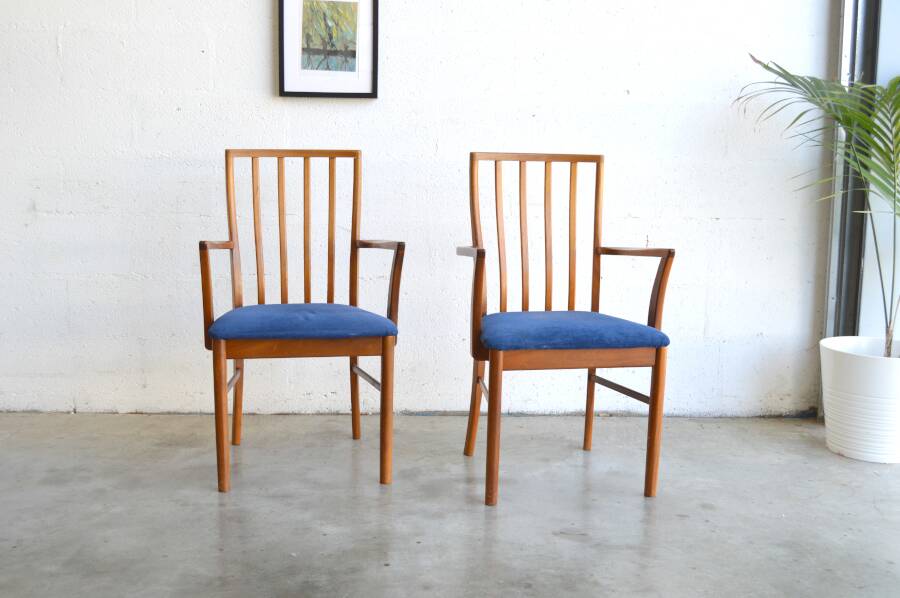 Set of 4 chairs and 2 armchairs by McIntosh.