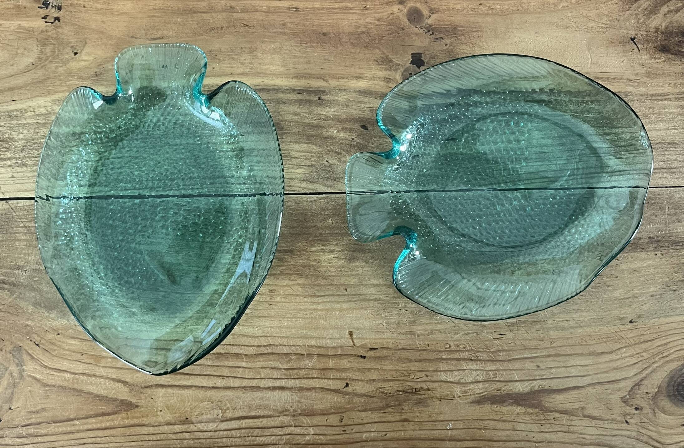 Duo de coupelles en verre moulé – motif poisson vert d’eau