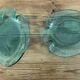 Duo de coupelles en verre moulé – motif poisson vert d’eau