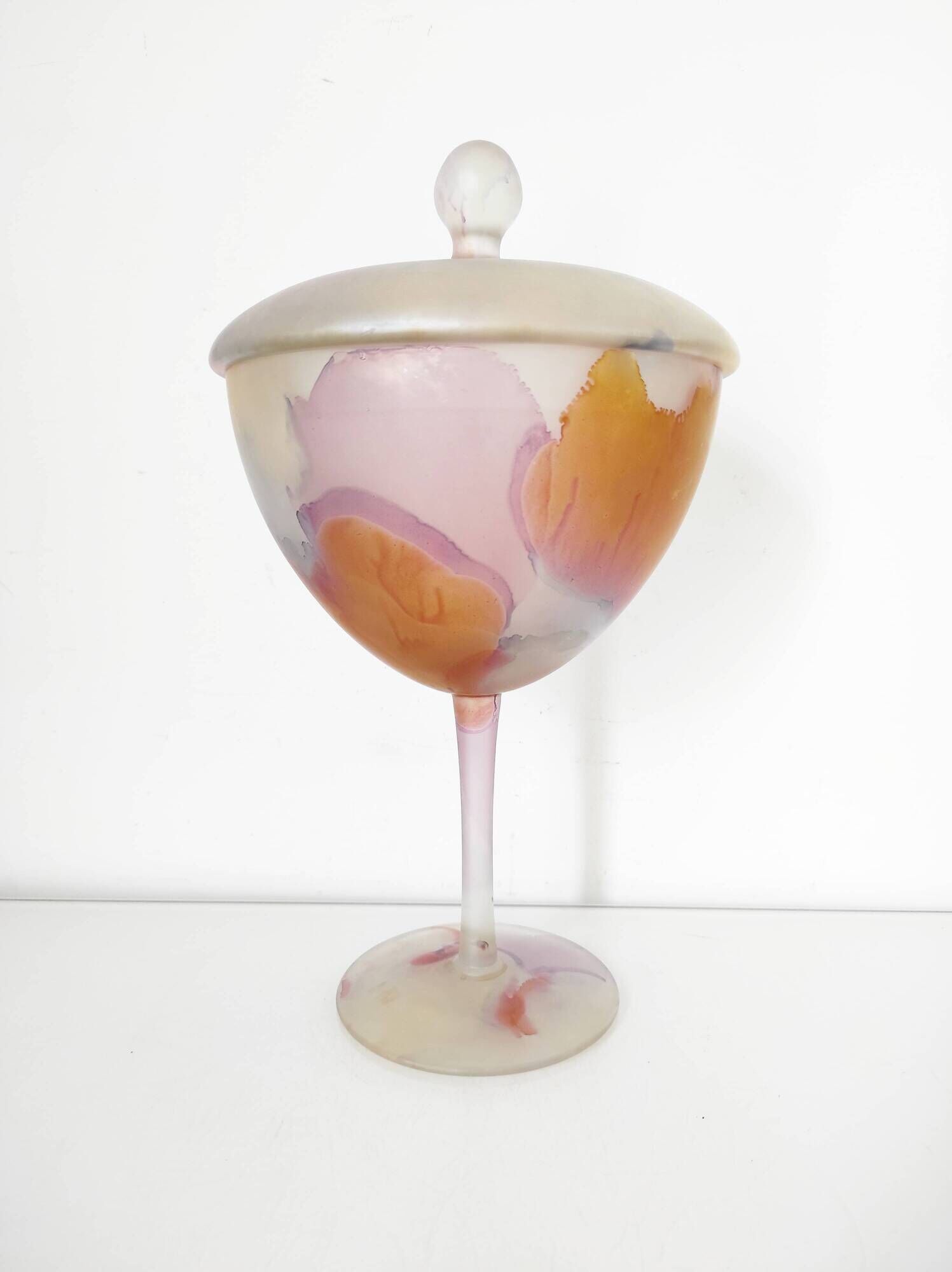 Bonbonnière en verre peint