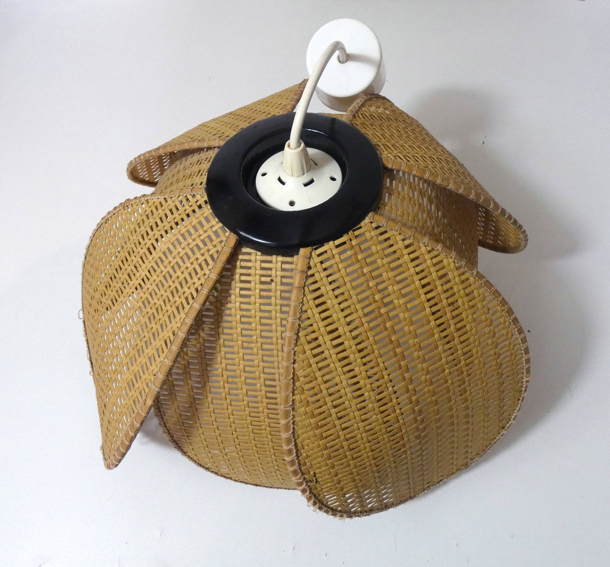 Vintage floral rattan pendant light