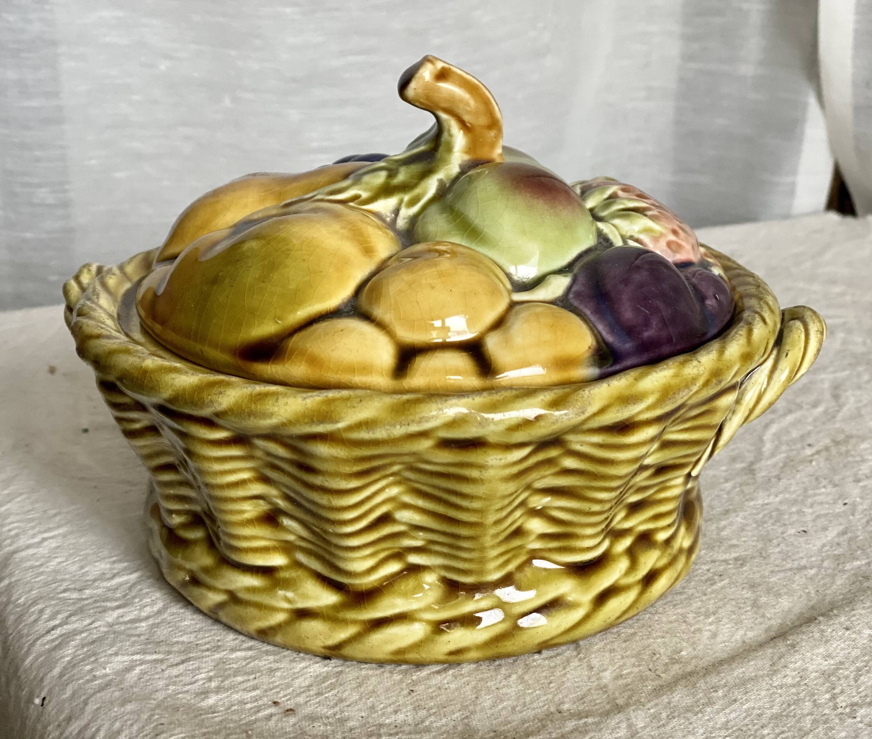 Candy dish (or sugar bowl) barbotine old fruit basket