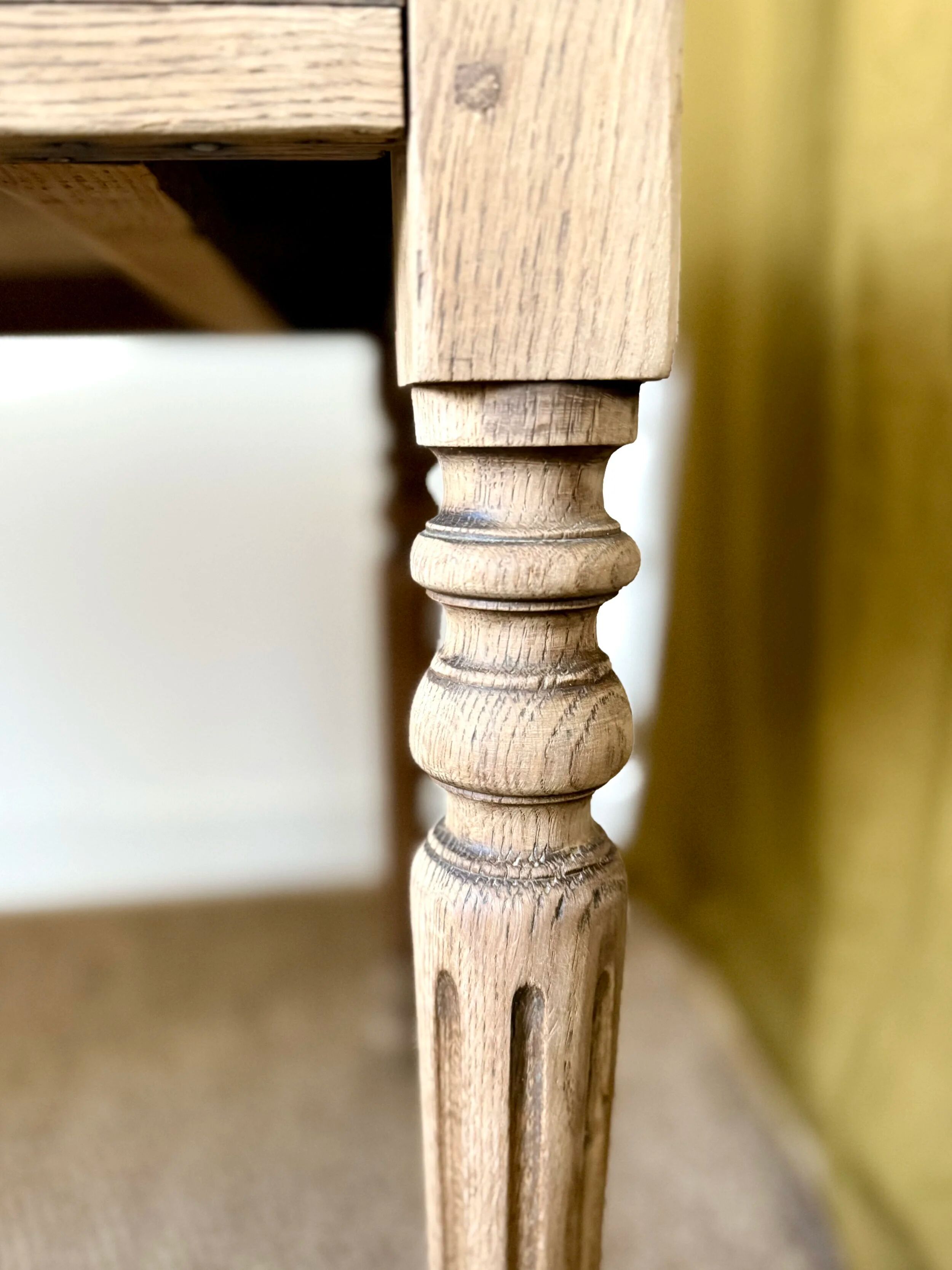 Bureau en chêne rénové