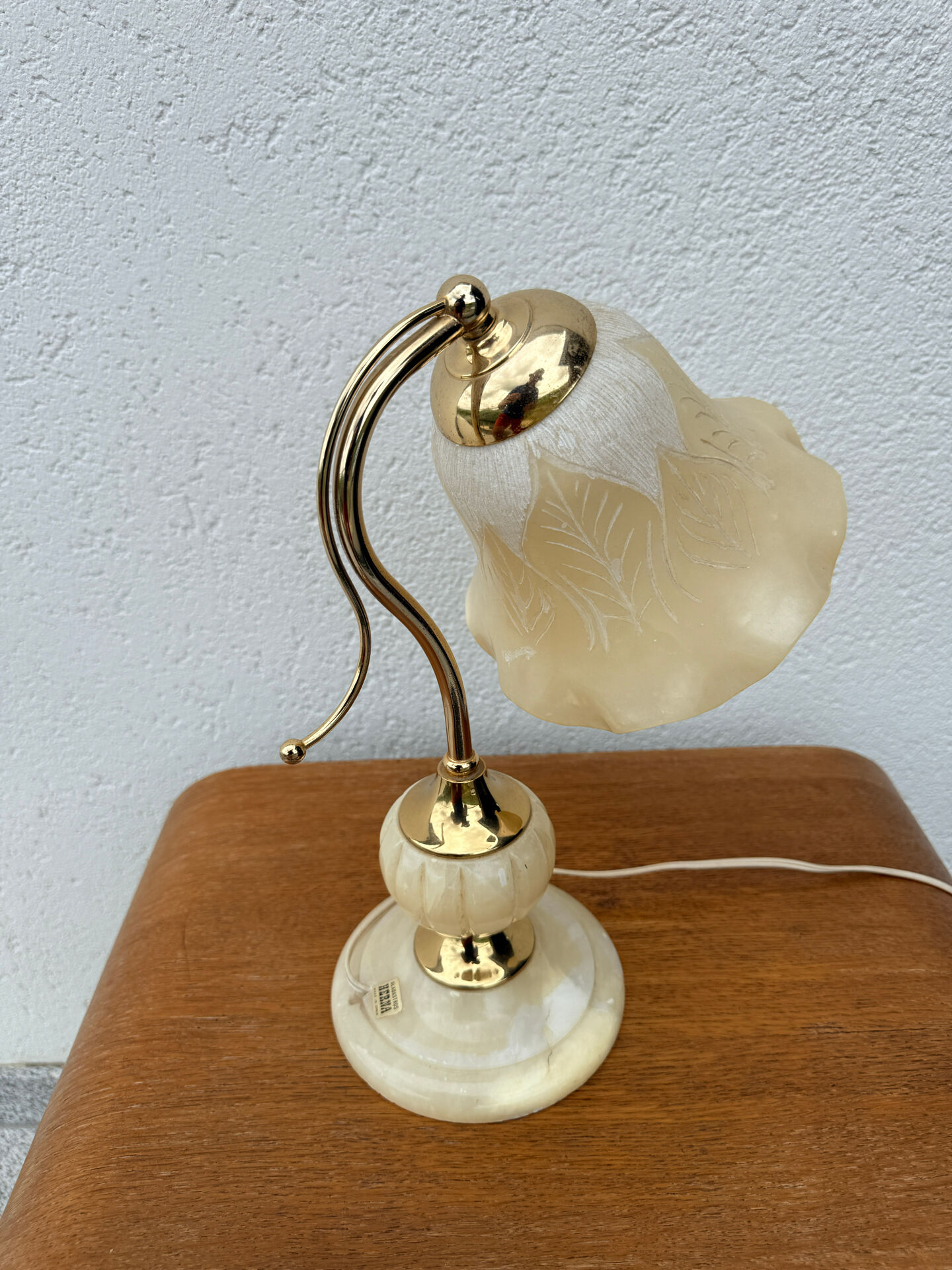 Vintage table lamp in alabaster and gilded brass, Spain.