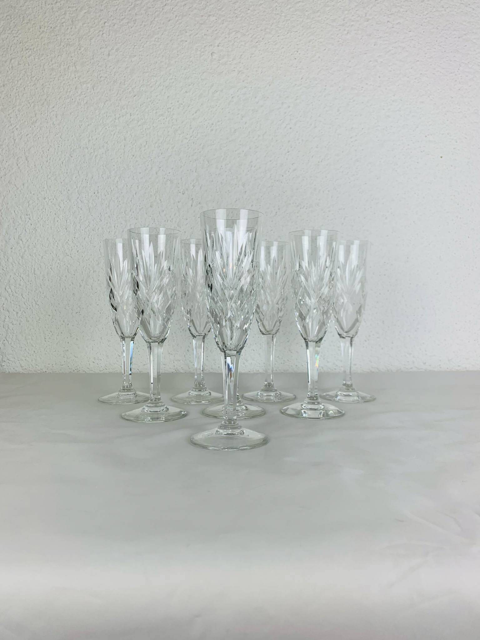 8 Chantilly model champagne flutes by Saint Louis, crystal