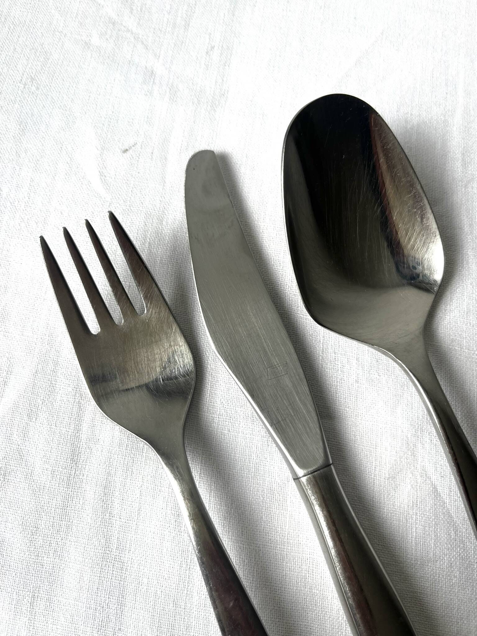 Cutlery set with storage furniture, Gero Zilduro (Netherlands), 100 pieces, stainless steel