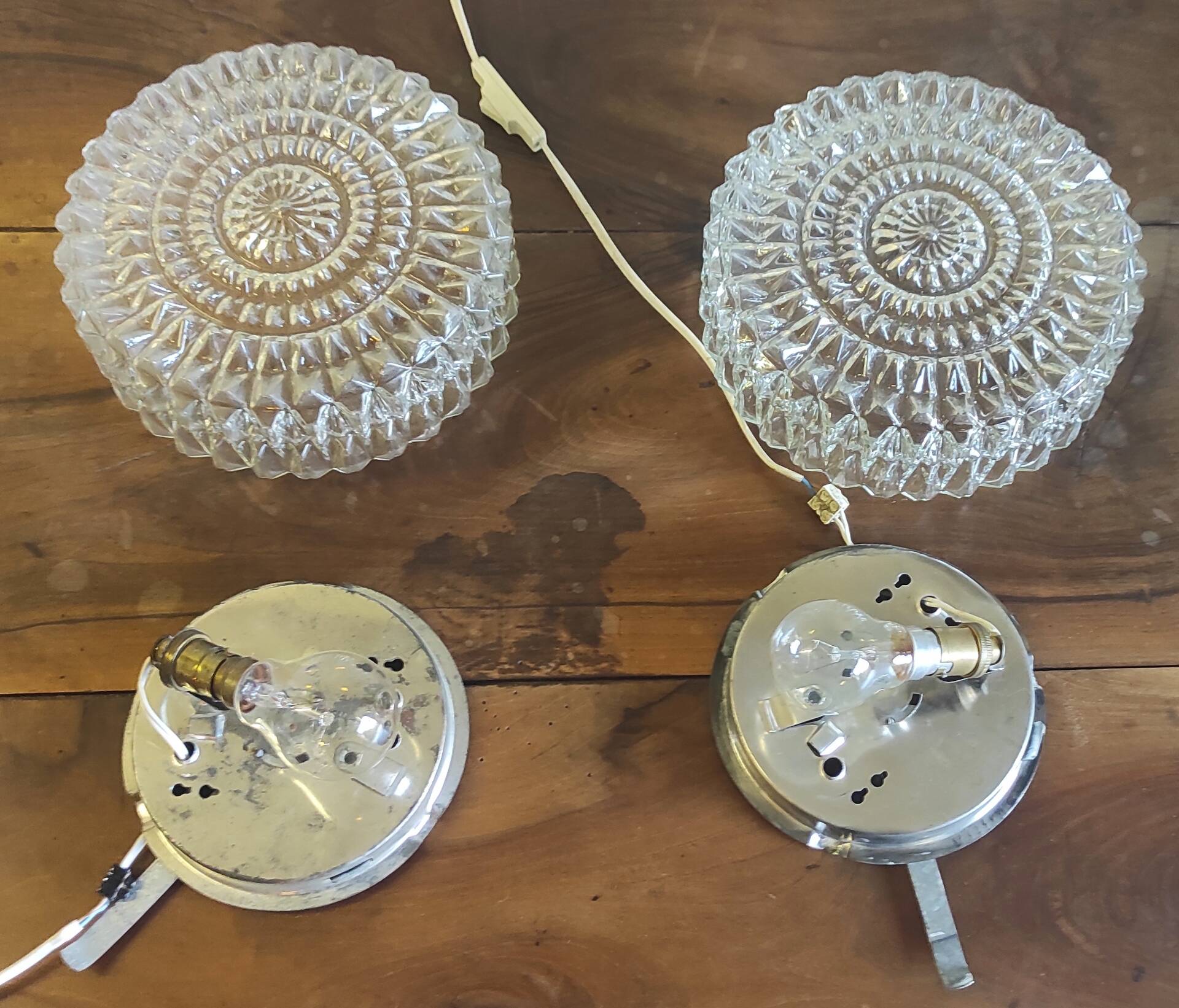 Ceiling light or wall light in moulded glass - 70s