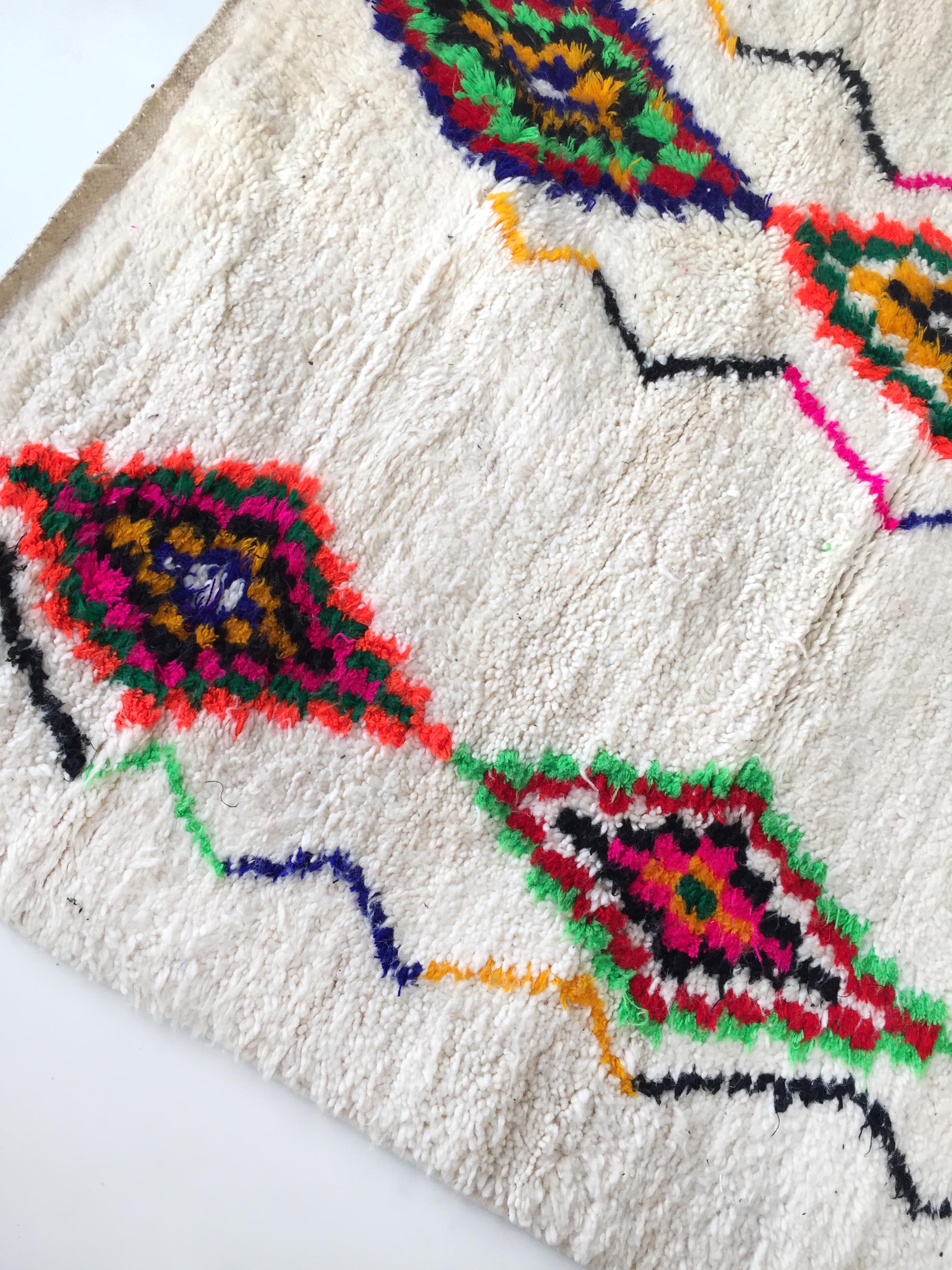 Tapis berbère marocain Azilal à losanges colorés fluo 295x190cm