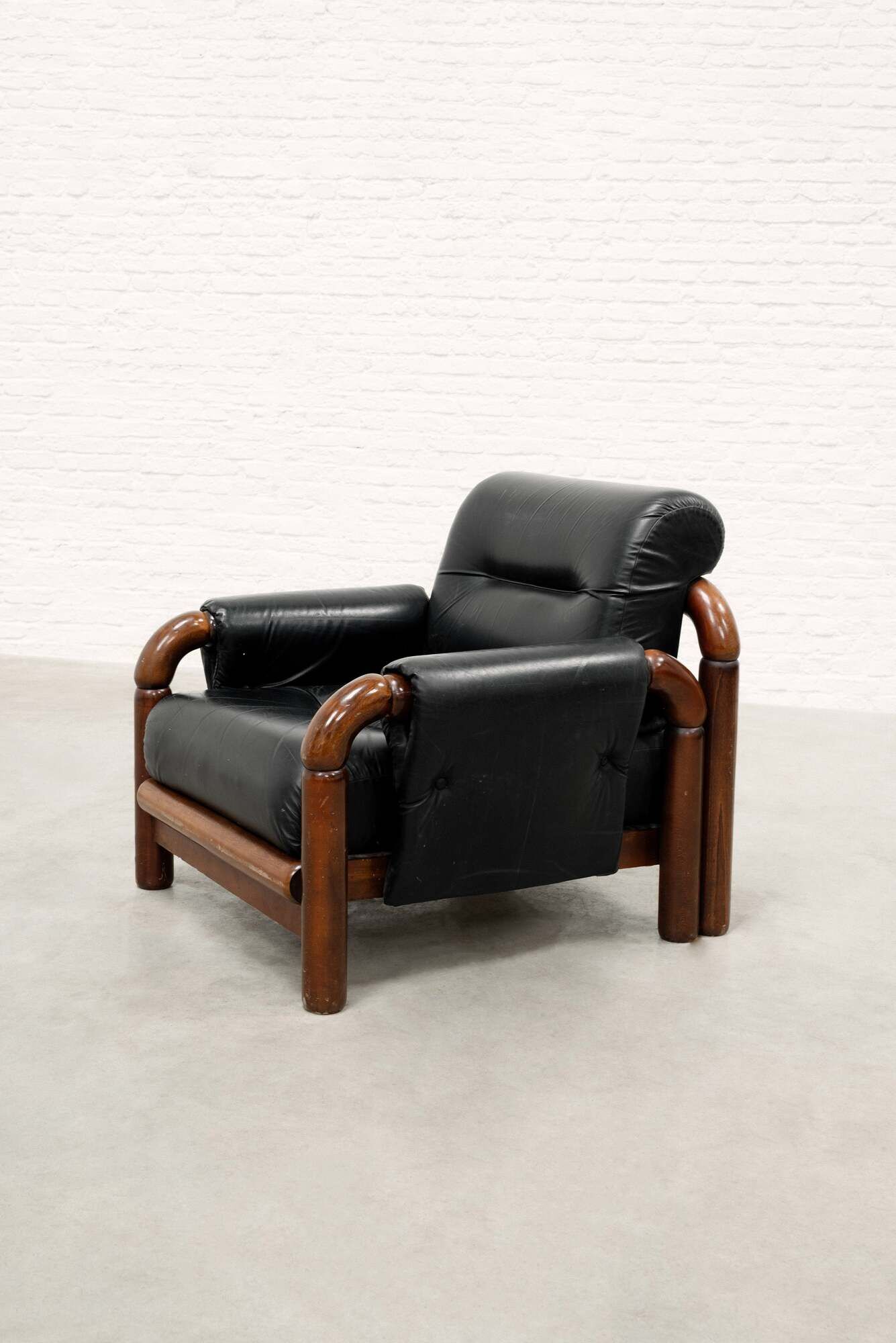 Brazilian Modernist Armchair in Black Leather and Solid Wood, 1970s