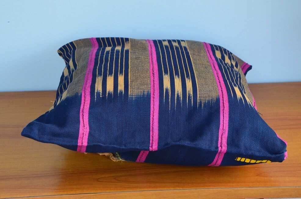 Housse de coussin en tissu baoulé rose