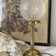 Lampe rétro pied colonne globe en verre