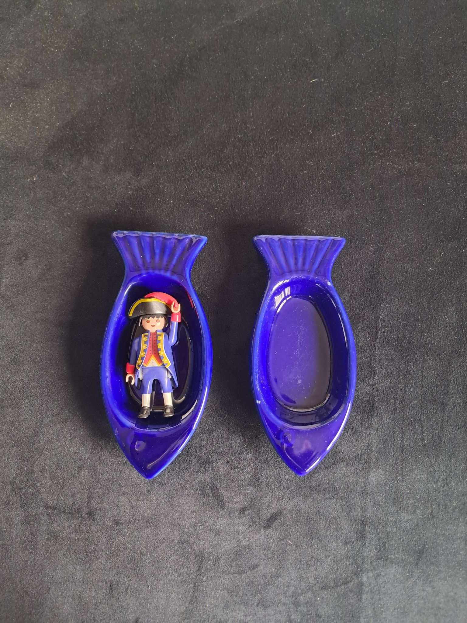 Cobalt blue ceramic plates in the shape of fish (tapas, anchovies, etc.)