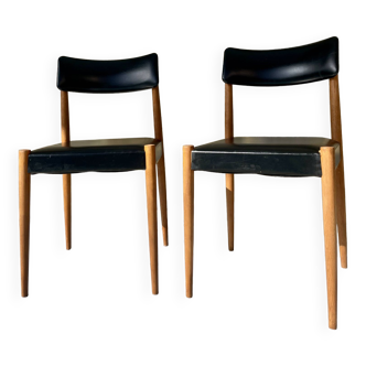 Pair of chairs in skai and wood from the 60s