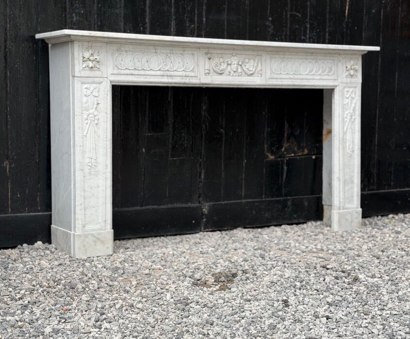 Louis XVI fireplace in Carrara marble, 18th century