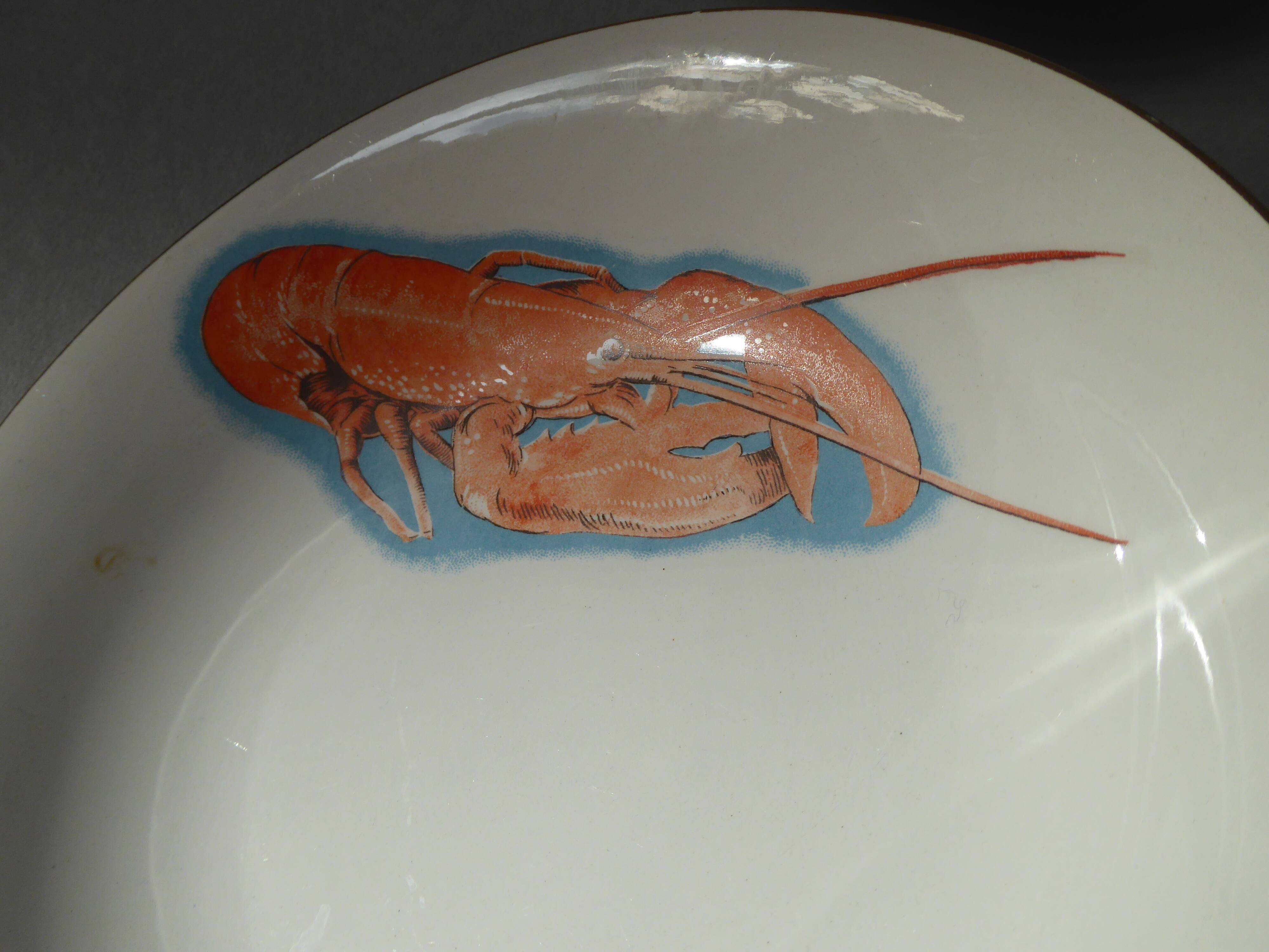 Huit assiettes creuses en faïence à décor de Homards