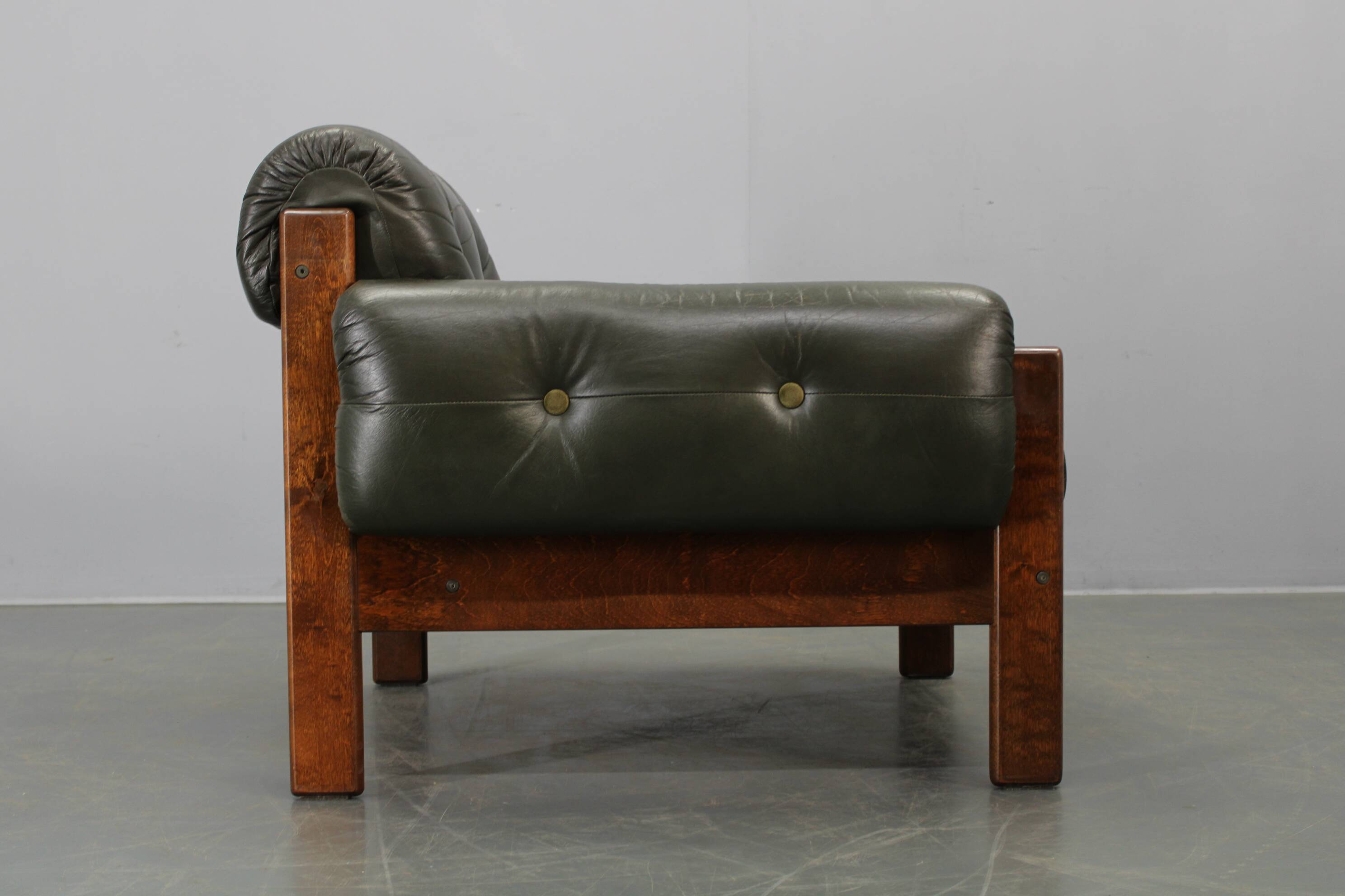 Fauteuil en cuir vert des années 70, Tchécoslovaquie.
