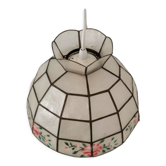 Mother-of-pearl suspension