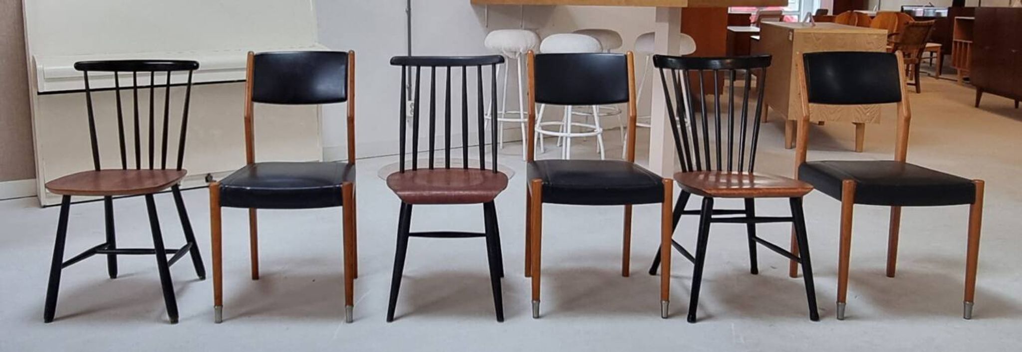 Chaises du milieu du siècle