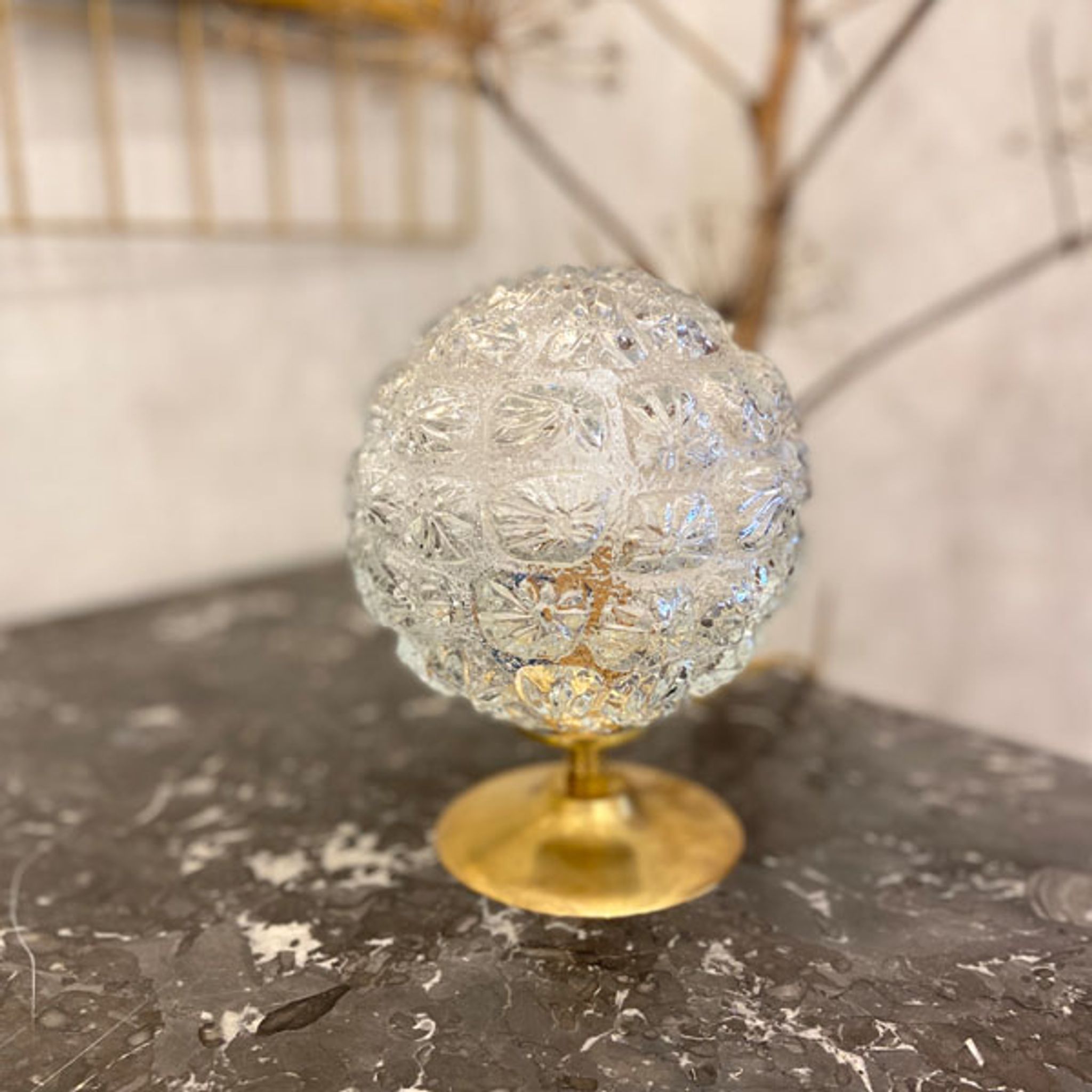 Lampe globe “fleur” en verre