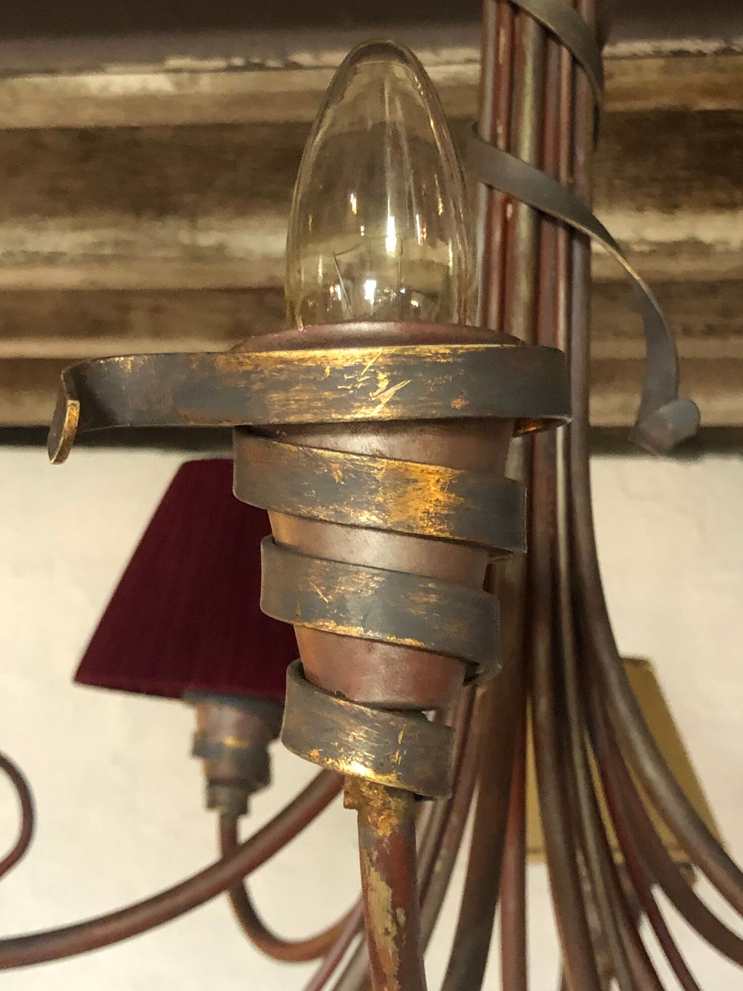 Italian chandelier 10 fires in patinated wrought iron burgundy and gold