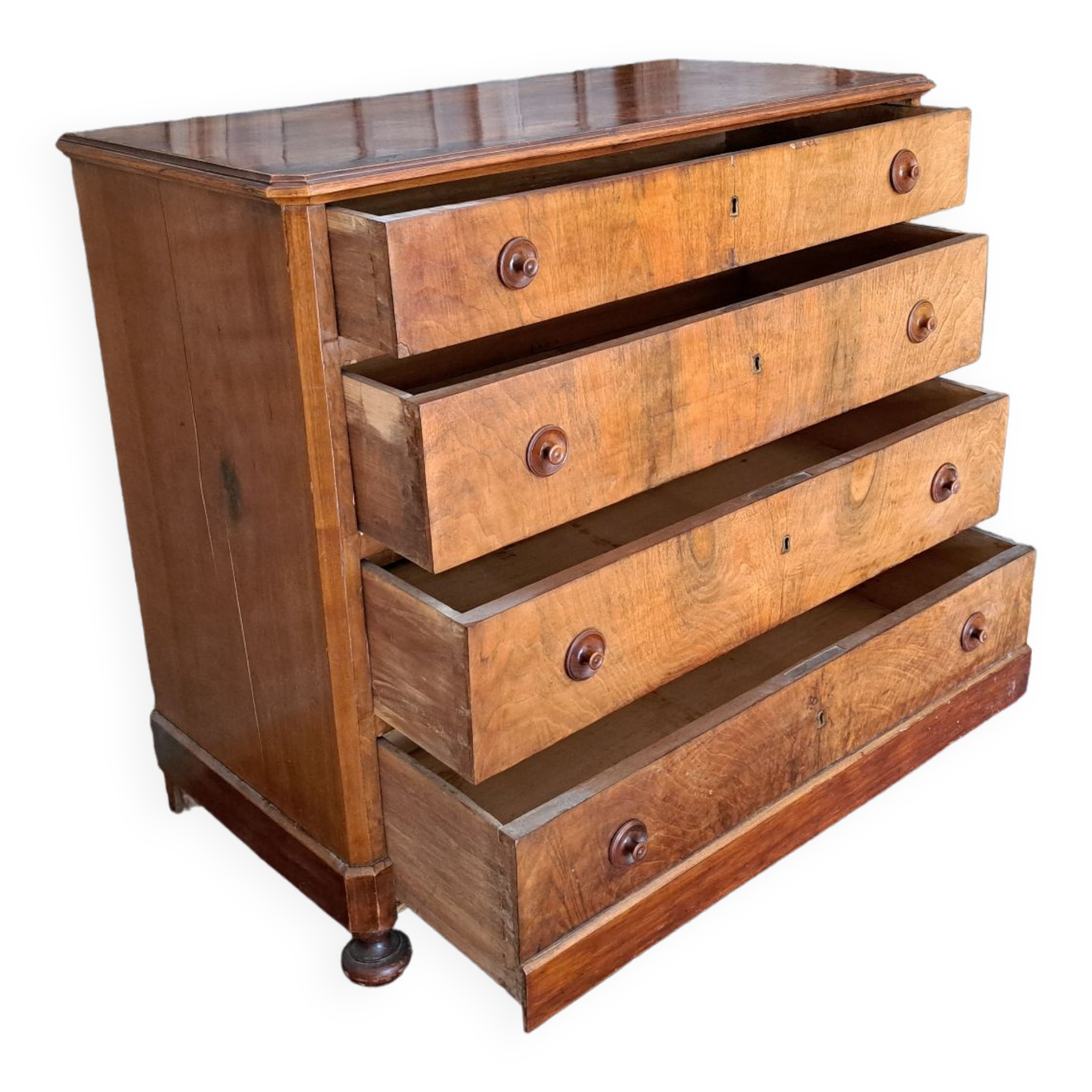 Antique chest of drawers