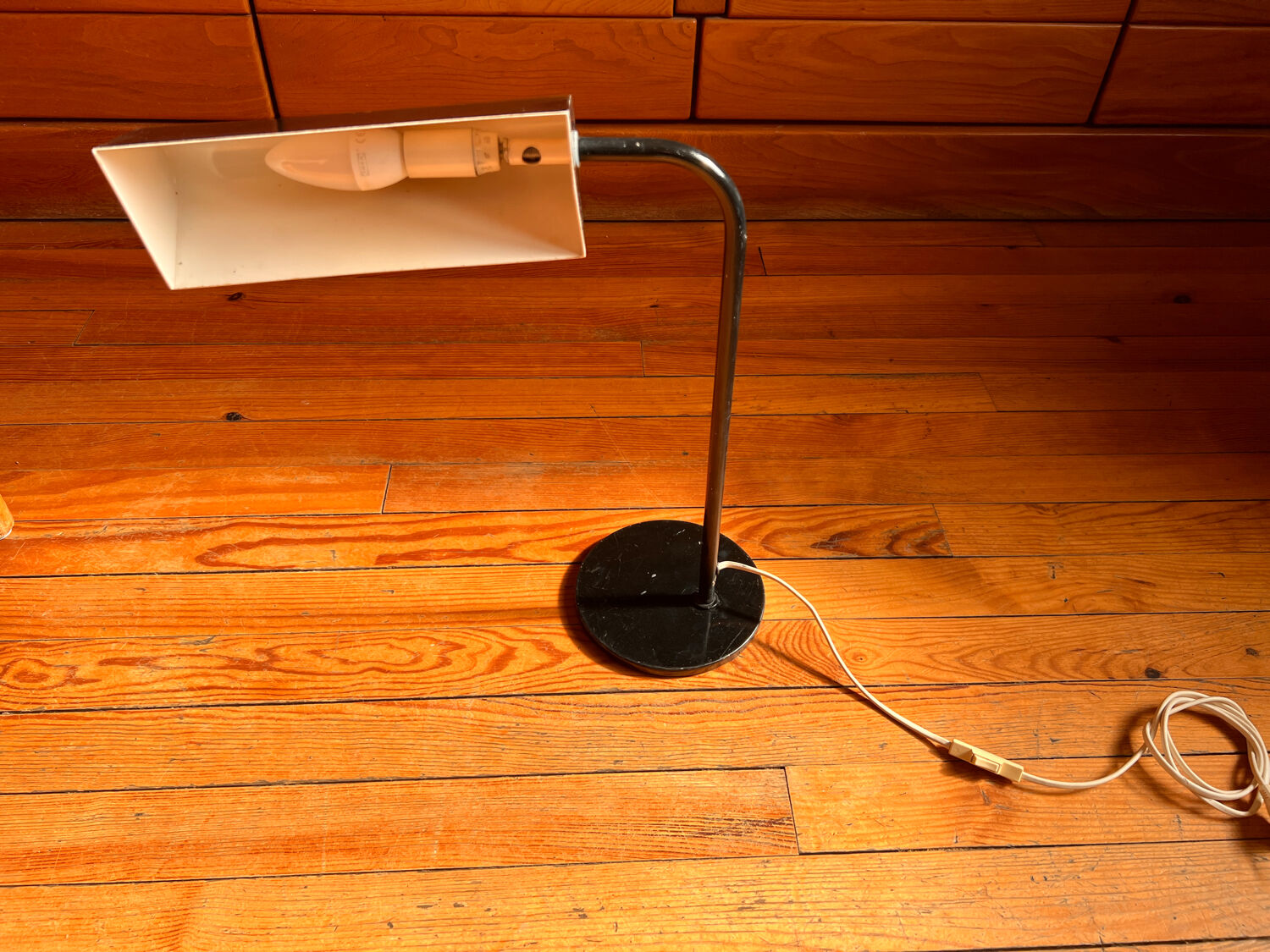 Amilux desk lamp