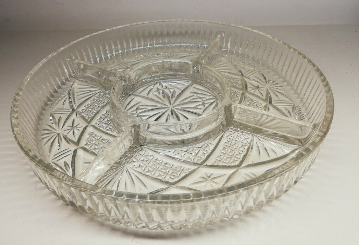 Pan-fried aperitif dish in chiseled glass