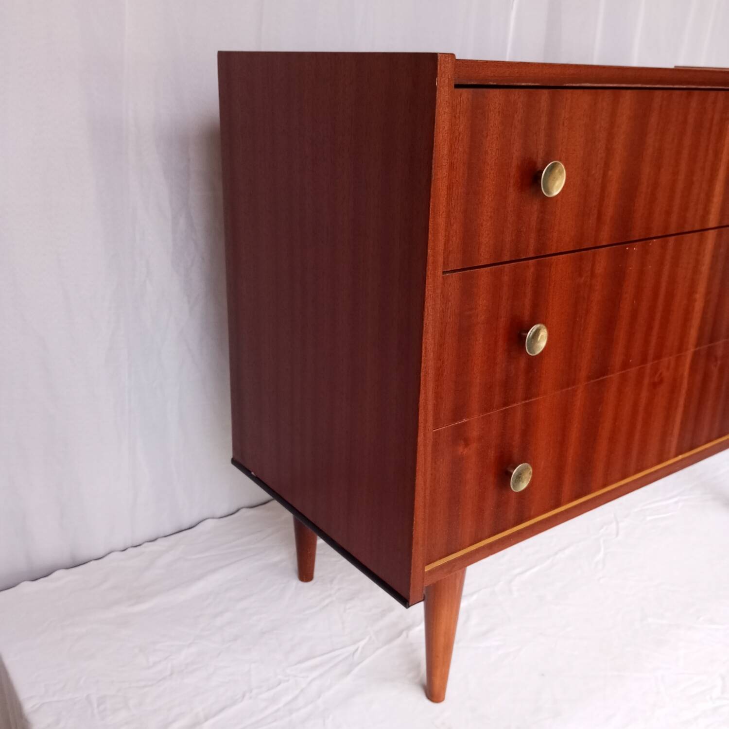 Commode années 60 à trois tiroirs