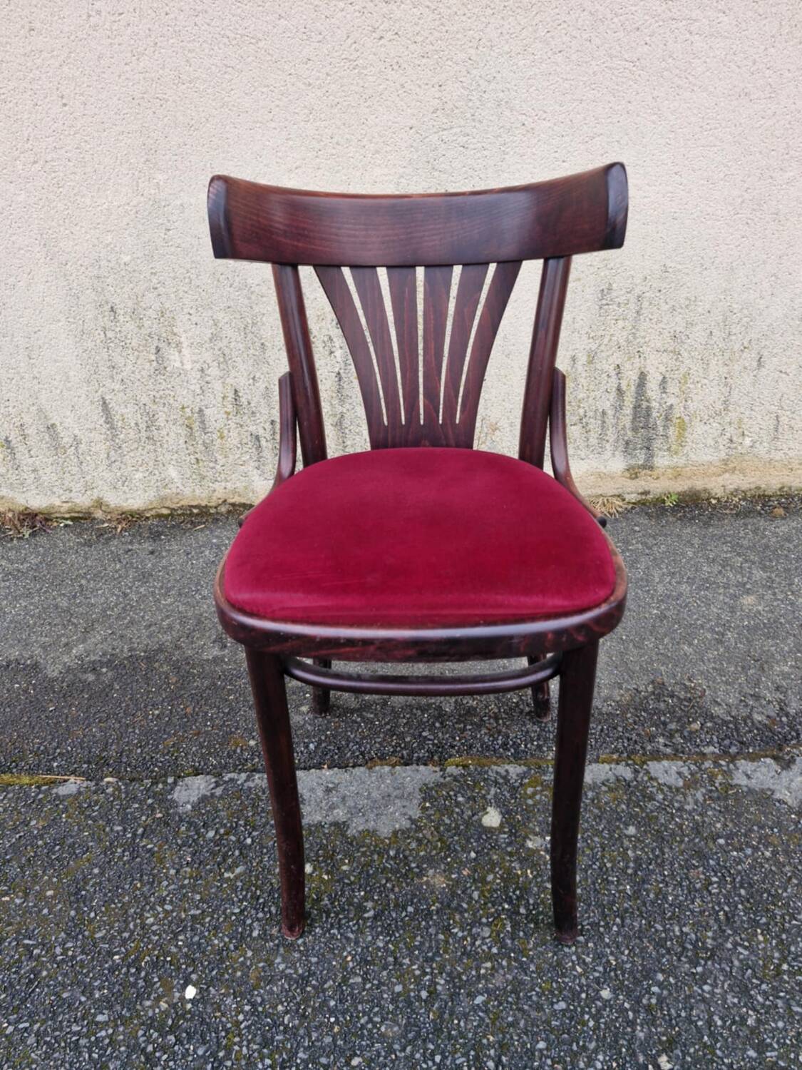 26 fauteuils et 4 chaises bistrot