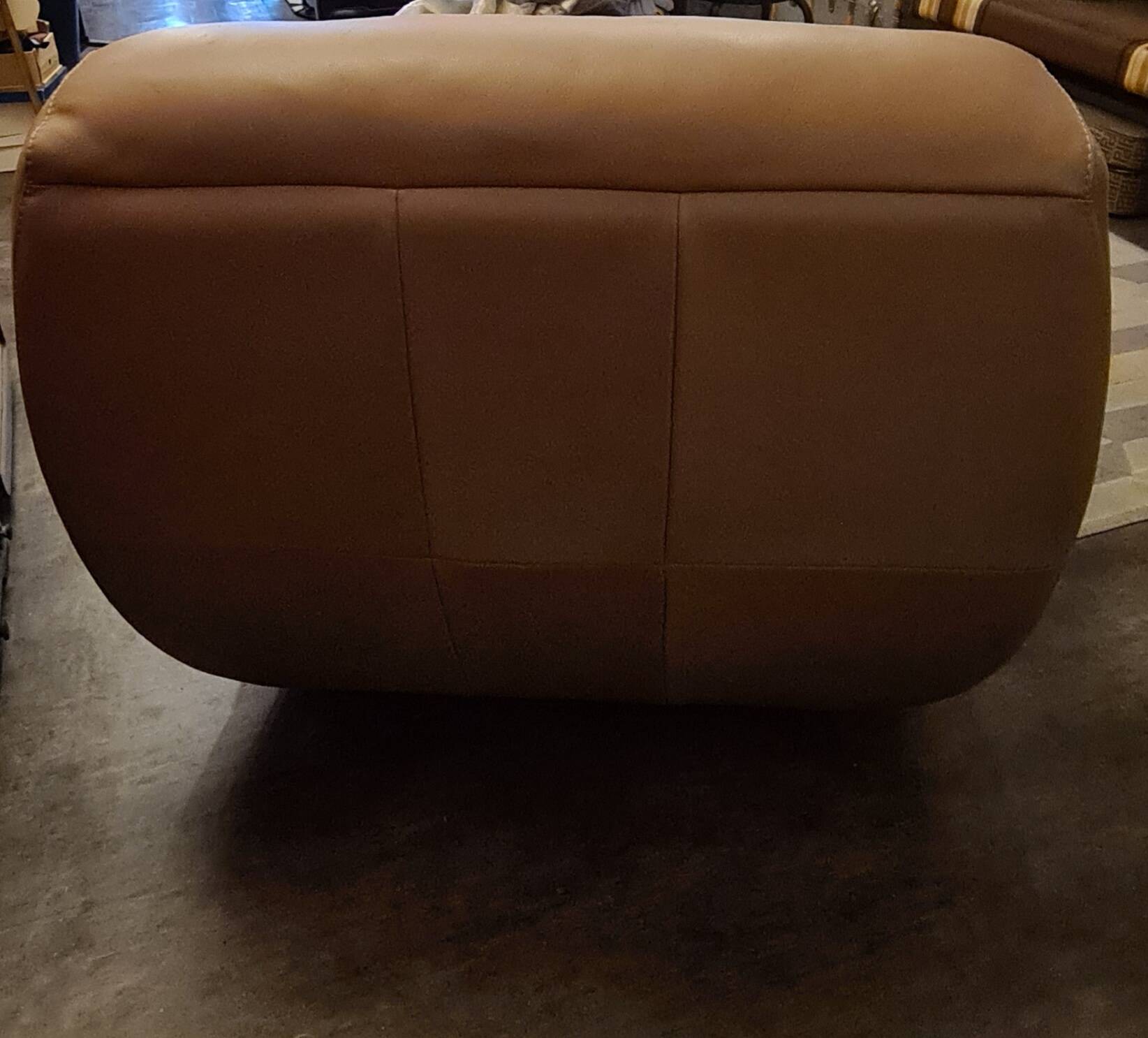 Individual leather armchair