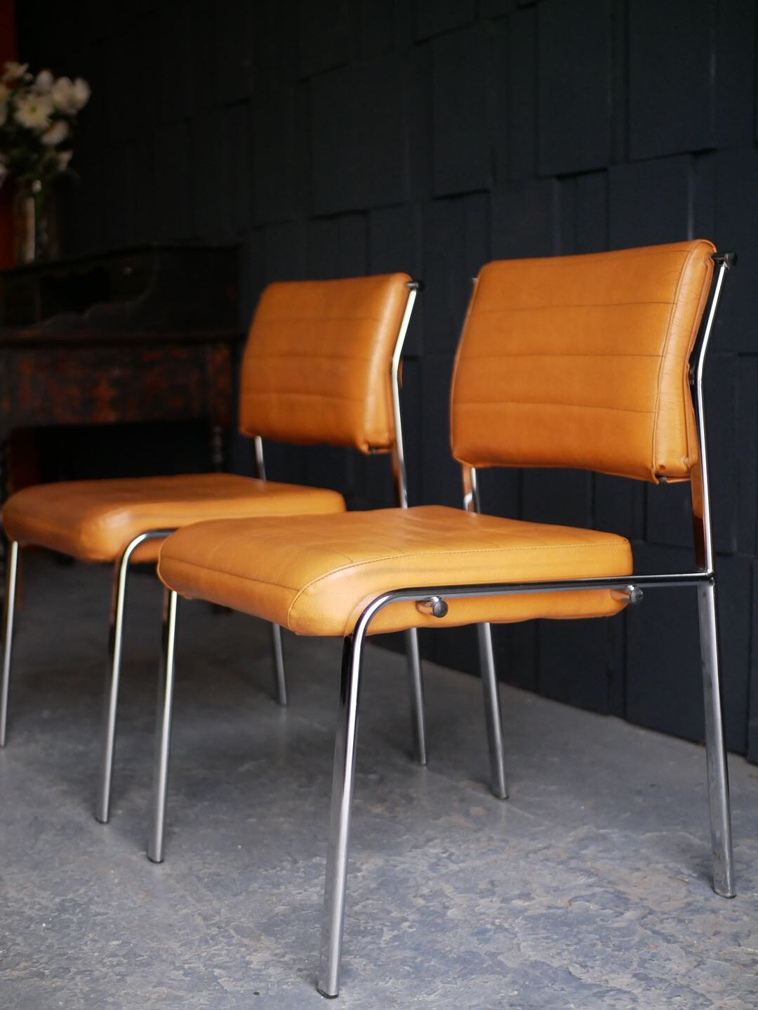 Pair of 70s design chairs
