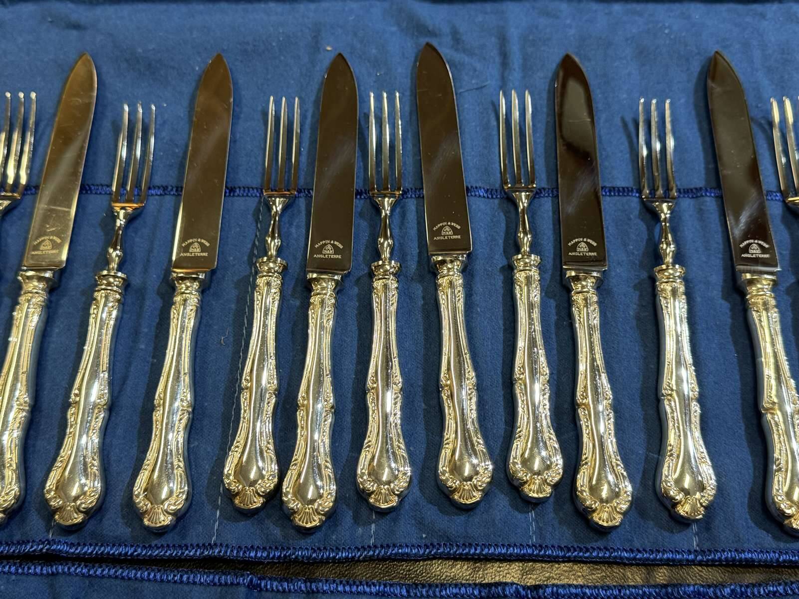 Service of 12 fruit knives and 12 forks by Mappin and Webb.