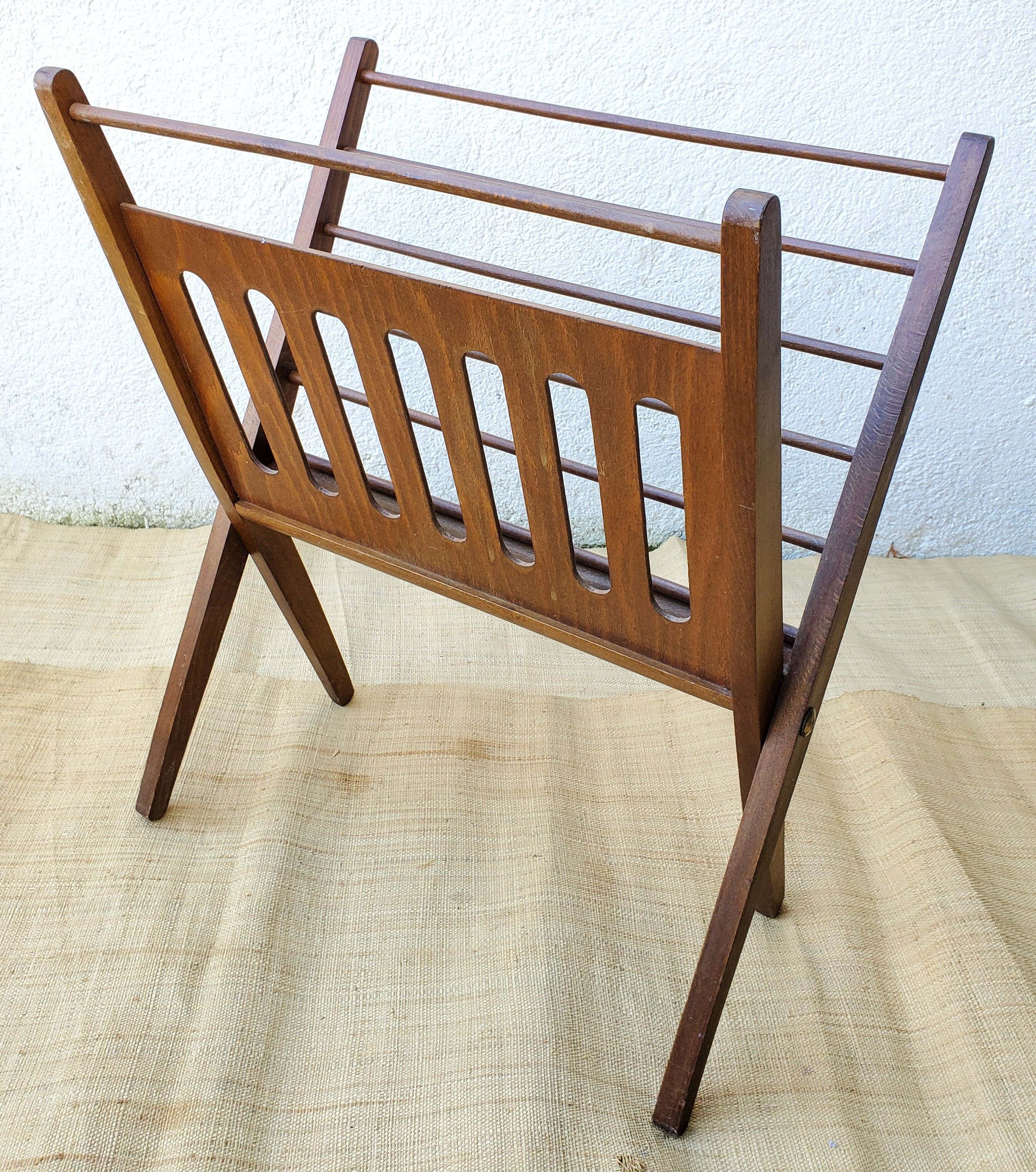 Wood magazine holder