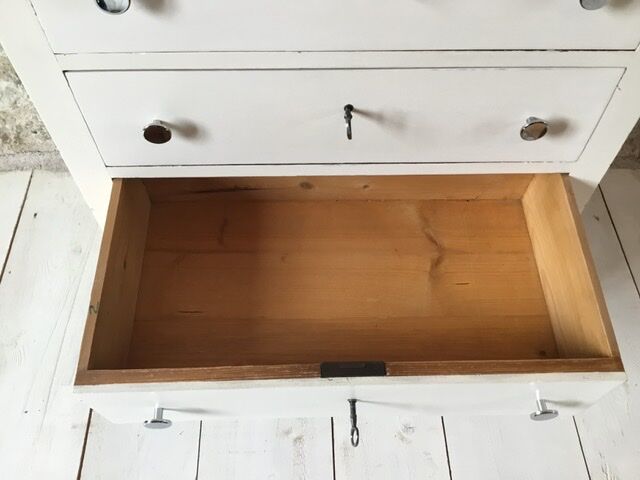 Parisian chest of drawers