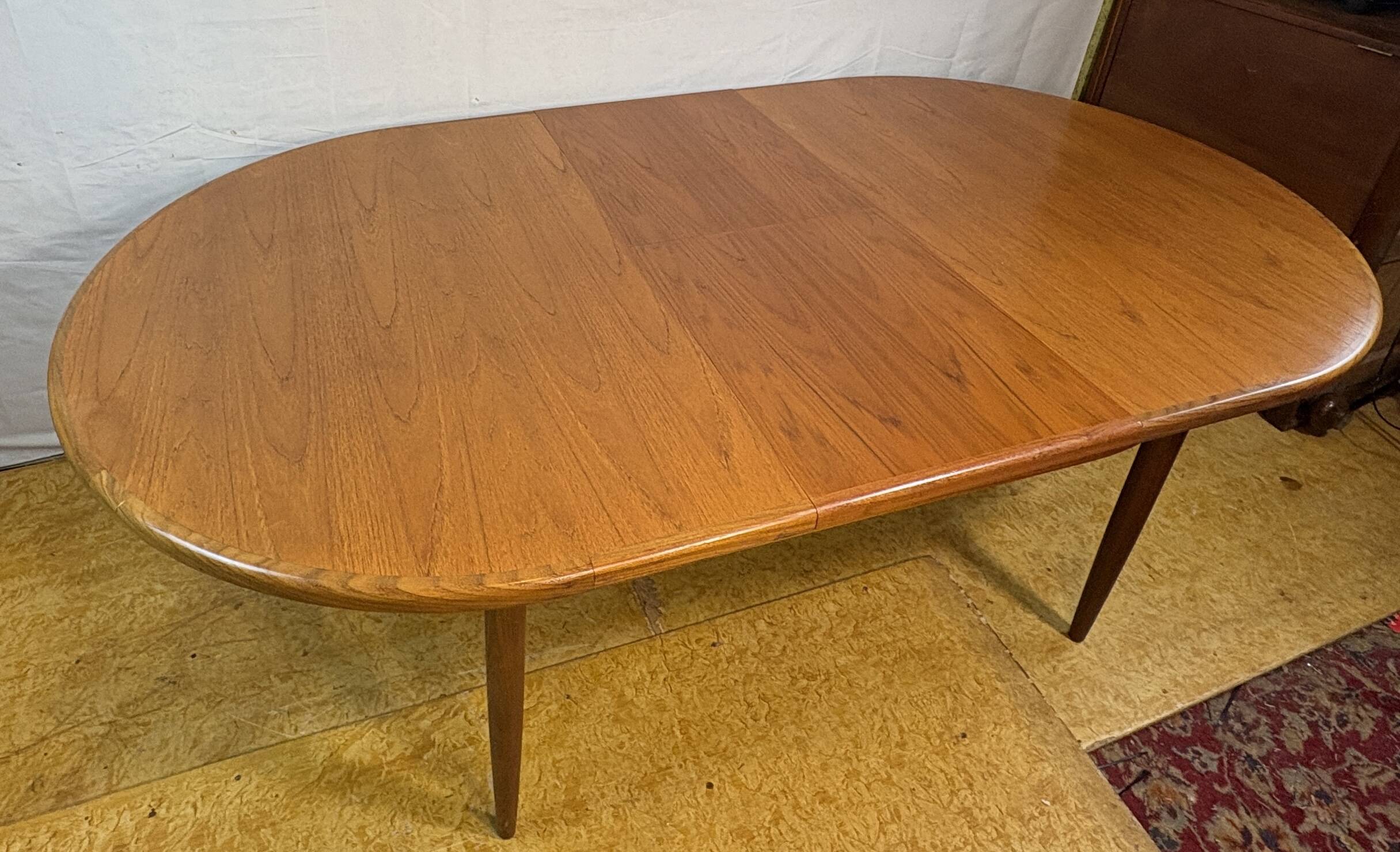 Mid-Century Retro Vintage Teak Oval Extending Dining Table by G Plan Fresco