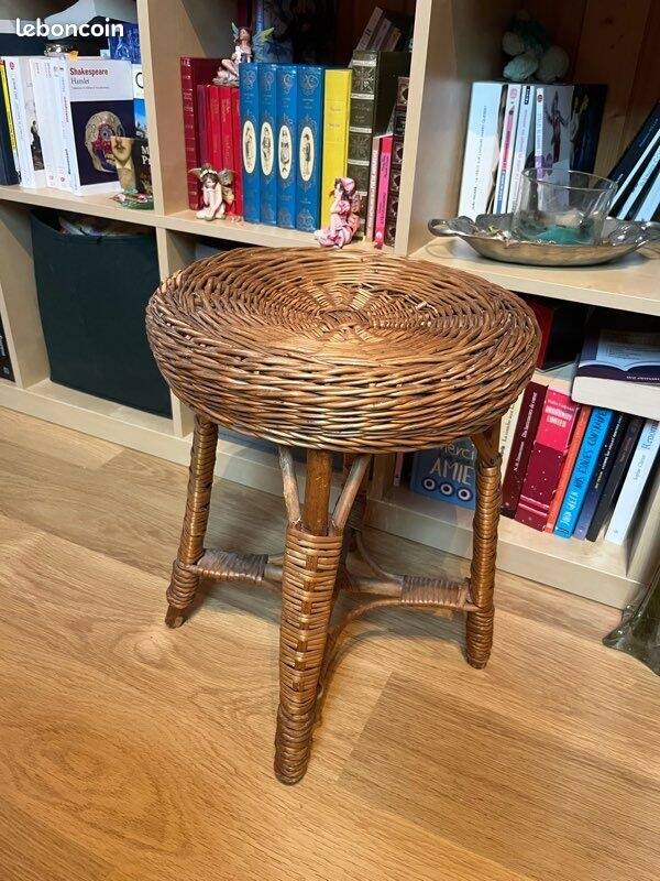 Petit tabouret ancien en osier