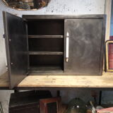 Metal wall cabinet
