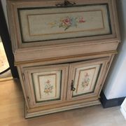 Secrétaire en pin, bois peint à motifs de fleurs