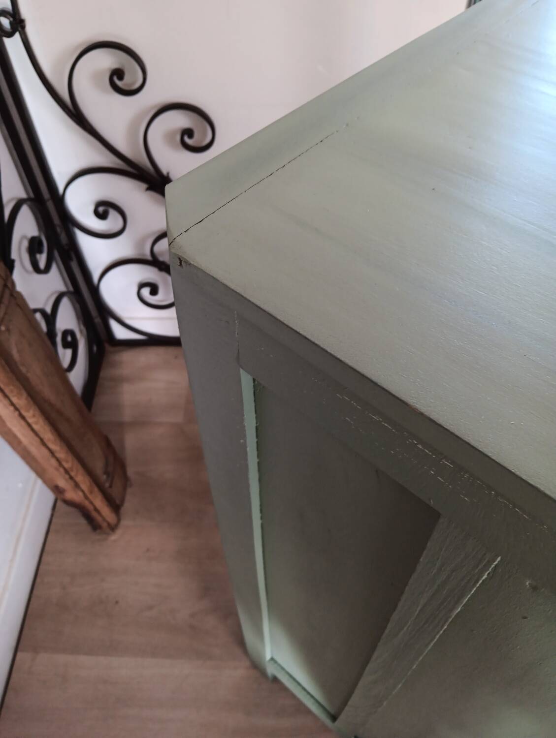 Green Parisian buffet